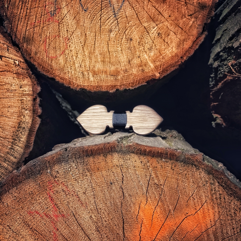 Dřevěný pánský motýlek Mahoosive Pikové eso Denim 