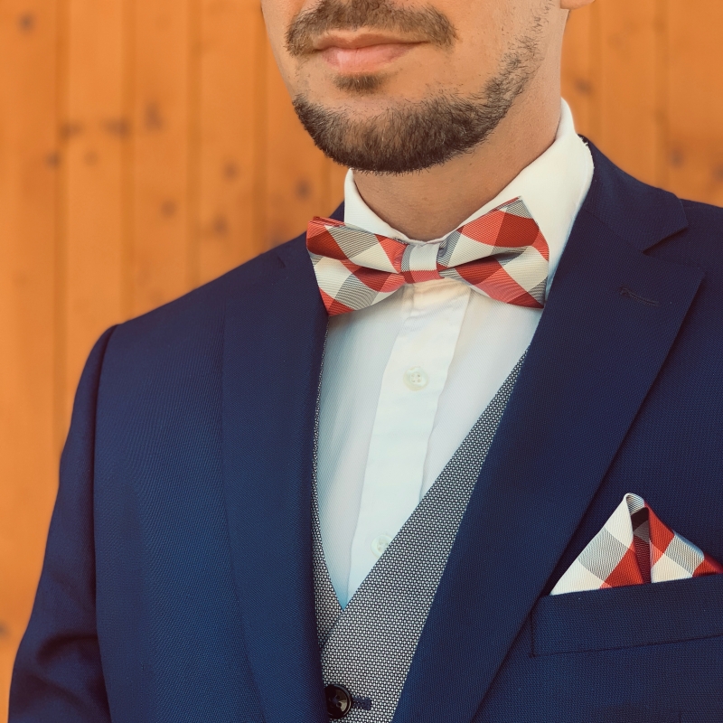 Šedo - červený set - motýlek + kapesník + manžetové knoflíčky Kostky 