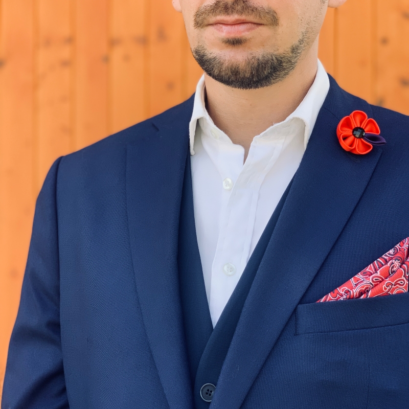 Červeno - fialová brož Arrow Color