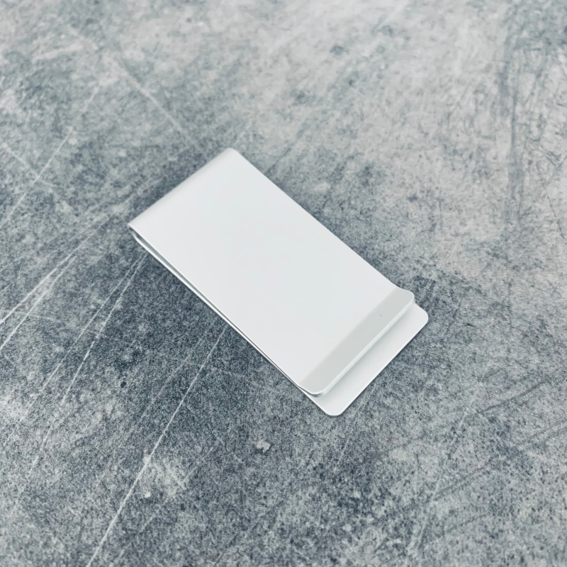 Stříbrná spona na peníze