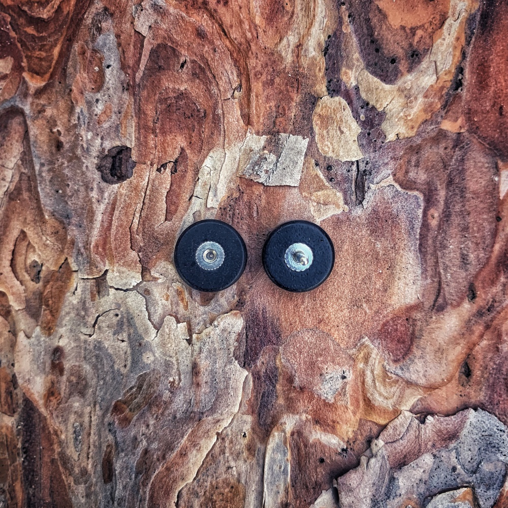 Tmavě hnědá náušnice Wood 