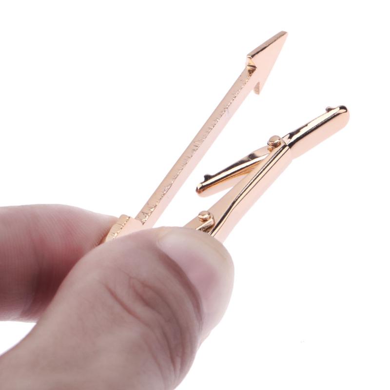 Zlatá spona na kravatu Šíp