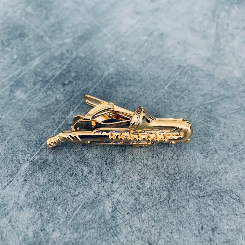 Zlatá spona na kravatu Saxofon 