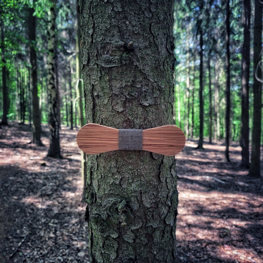 Dřevěný pánský motýlek Mahoosive Lollipop - hnědý