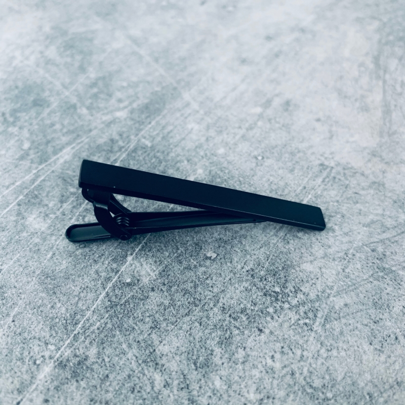 Matně černá spona na kravatu Matt