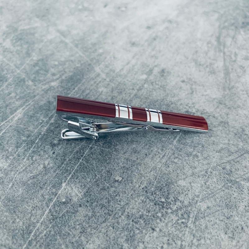 Hnědo - stříbrná spona na kravatu Eye