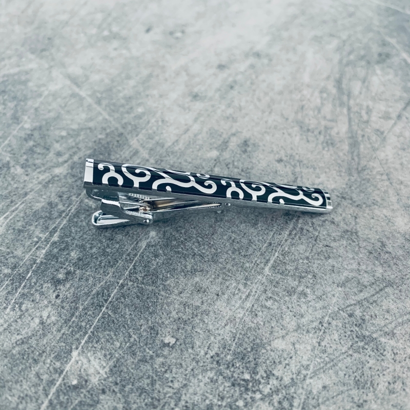 Stříbrno - černá spona na kravatu Vintage 