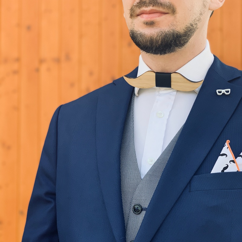 Dřevěný set - motýlek, manžetky + spona na kravatu Knír II. 