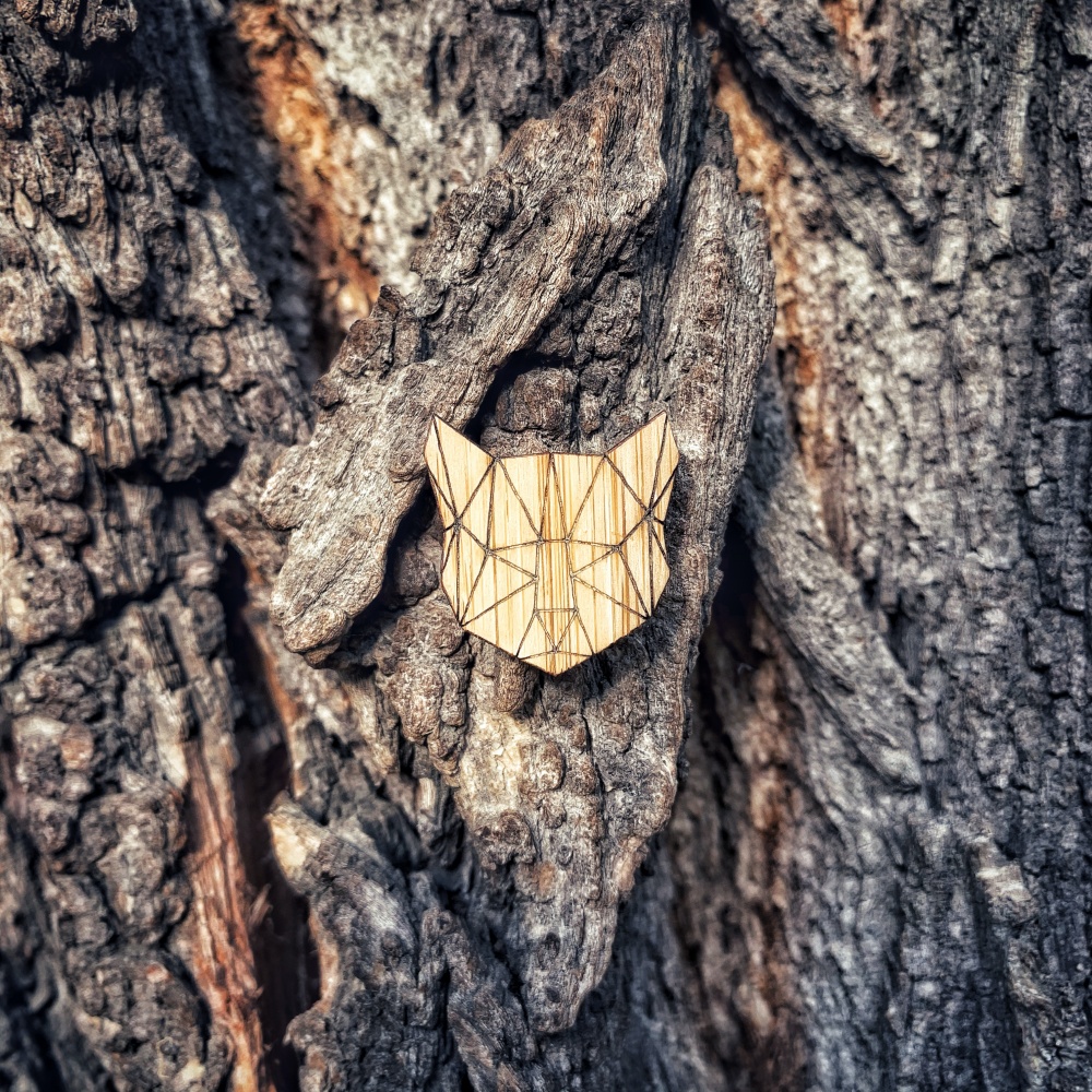 Dřevěná brož Tygr 