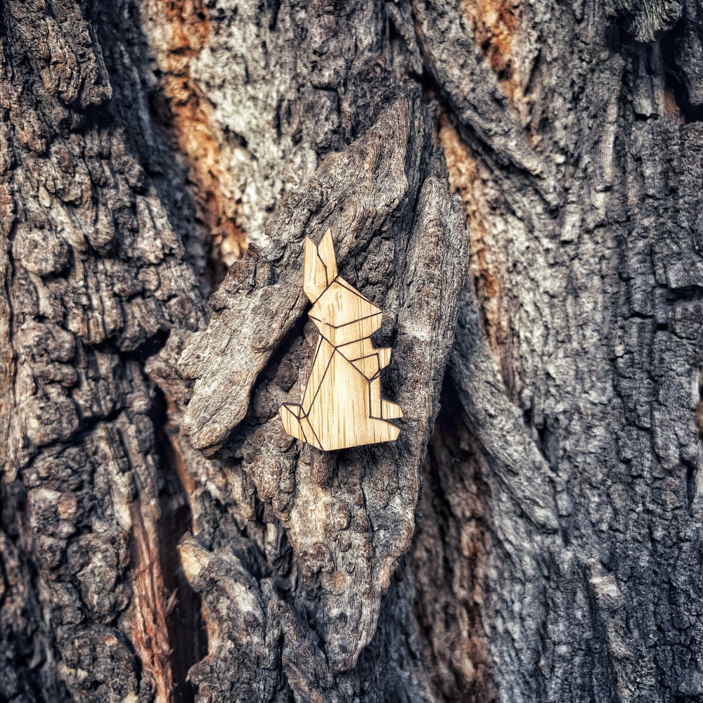 Dřevěná brož Zajíček 