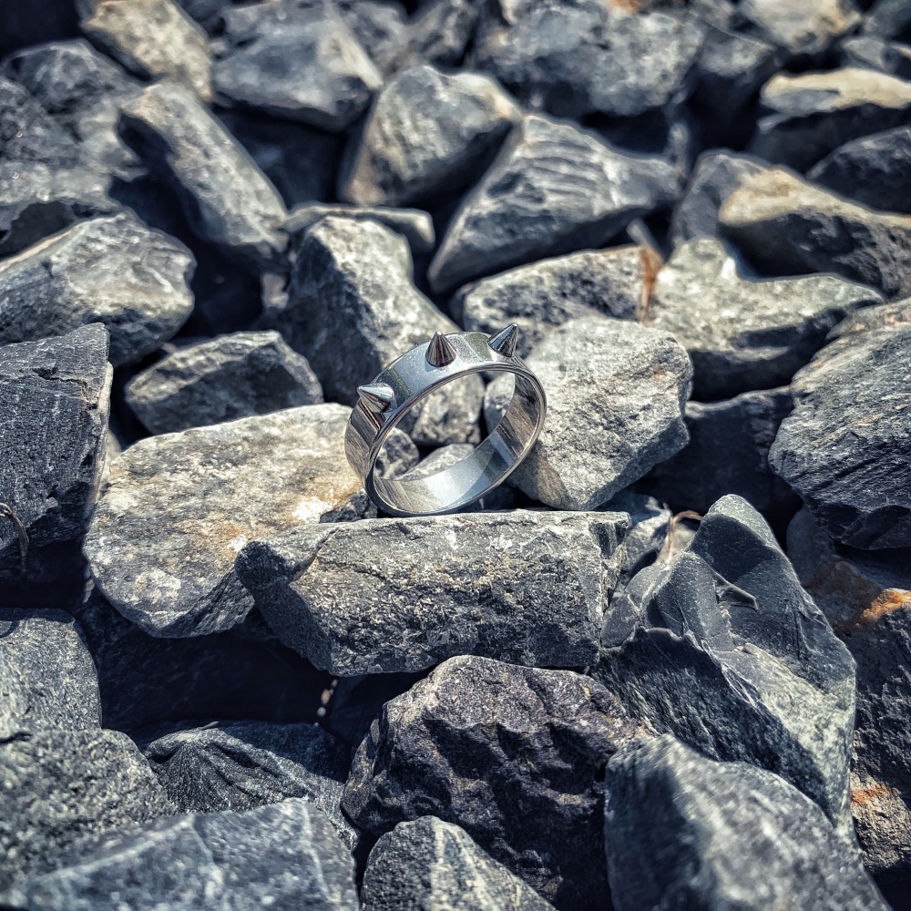 Stříbrný prsten Hrot vel. 10