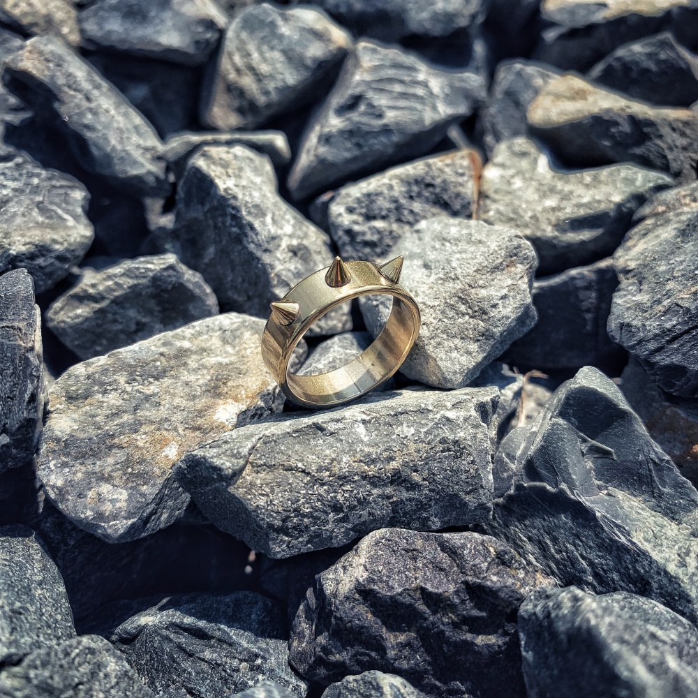 Zlatý prsten Hrot vel. 8