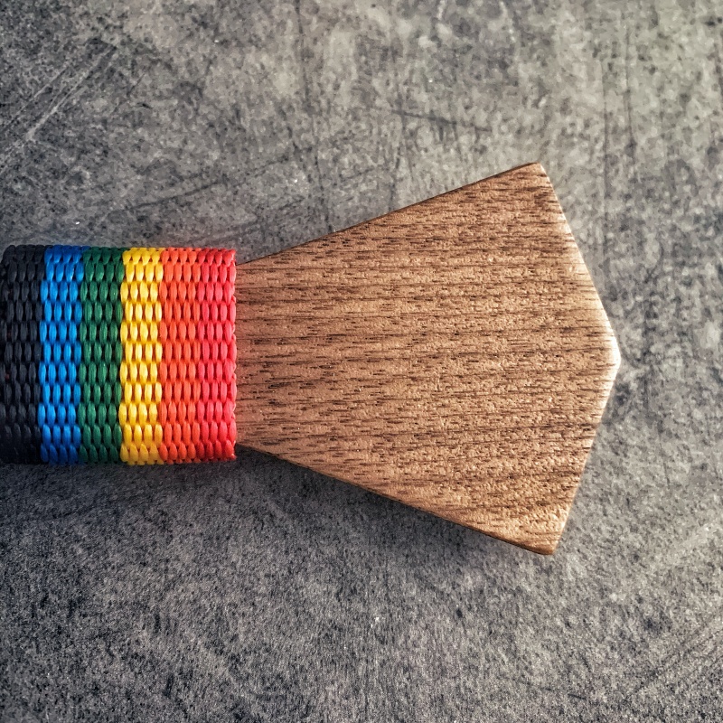 Dřevěný pánský motýlek Slim LGBT