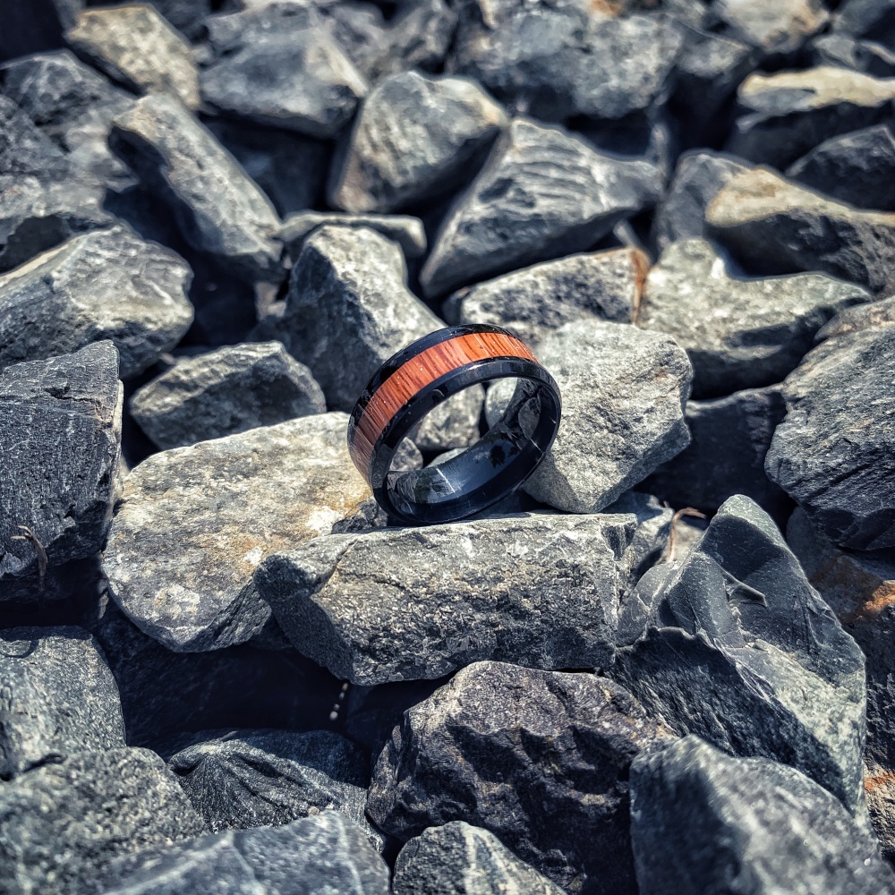 Černý prsten Black Wood vel. 7