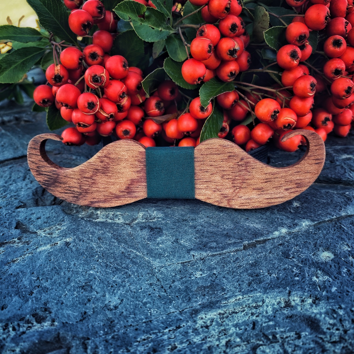 Dřevěný pánský motýlek Mahoosive Knír - zelený 