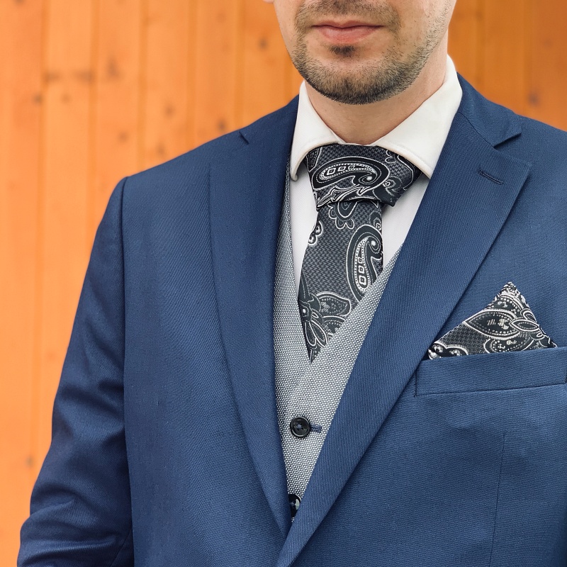 Černo - šedý set kravata, kapesník a manžetové knoflíčky Abstrakt