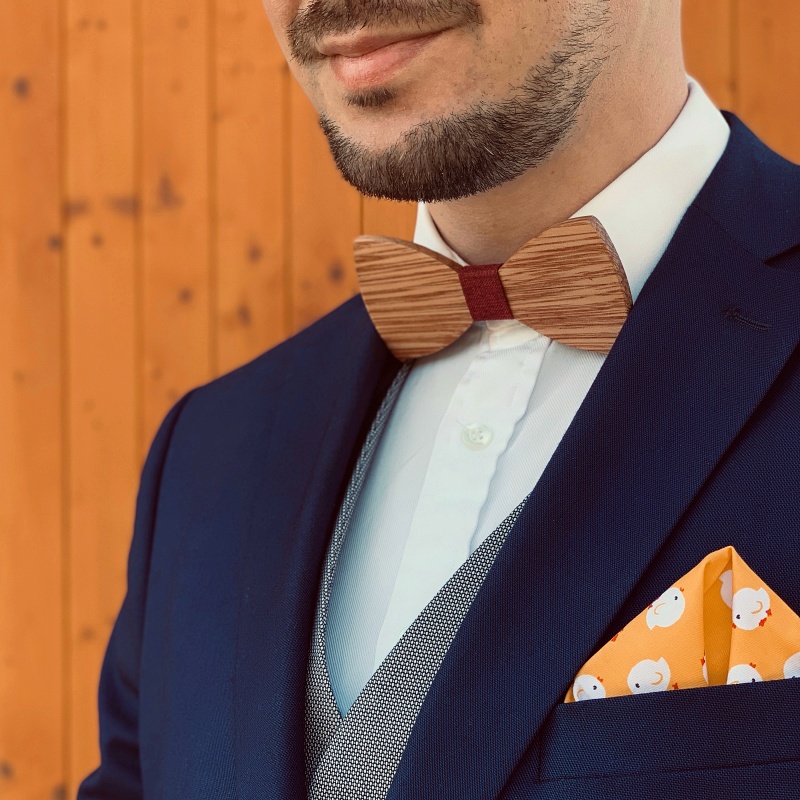 Dřevěný pánský motýlek Classic stripes - červeňák 