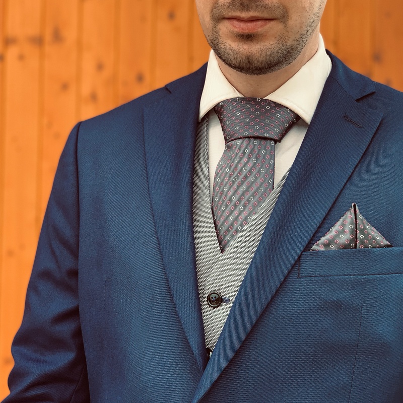 Šedý set kravata, kapesník a manžetové knoflíčky Flowee