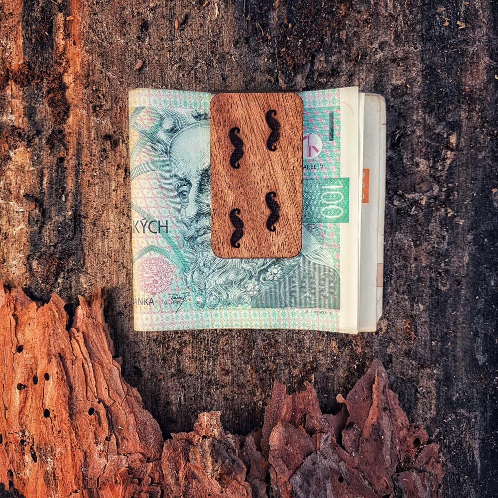 Dřevěná spona na peníze Wood Knírky 