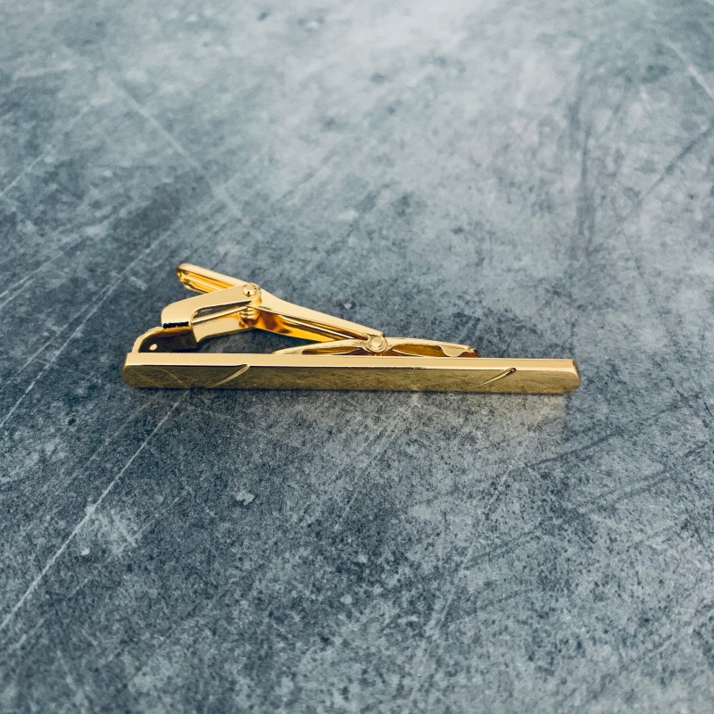 Zlatá spona na kravatu Bar