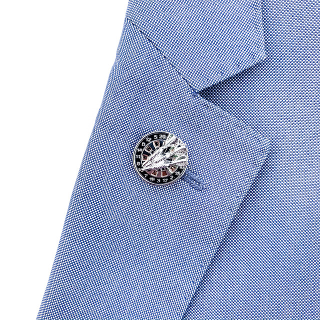 Brož Terč na šipky se šipkama 