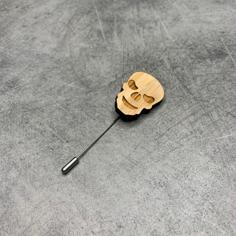 Dřevěná brož Lebka 