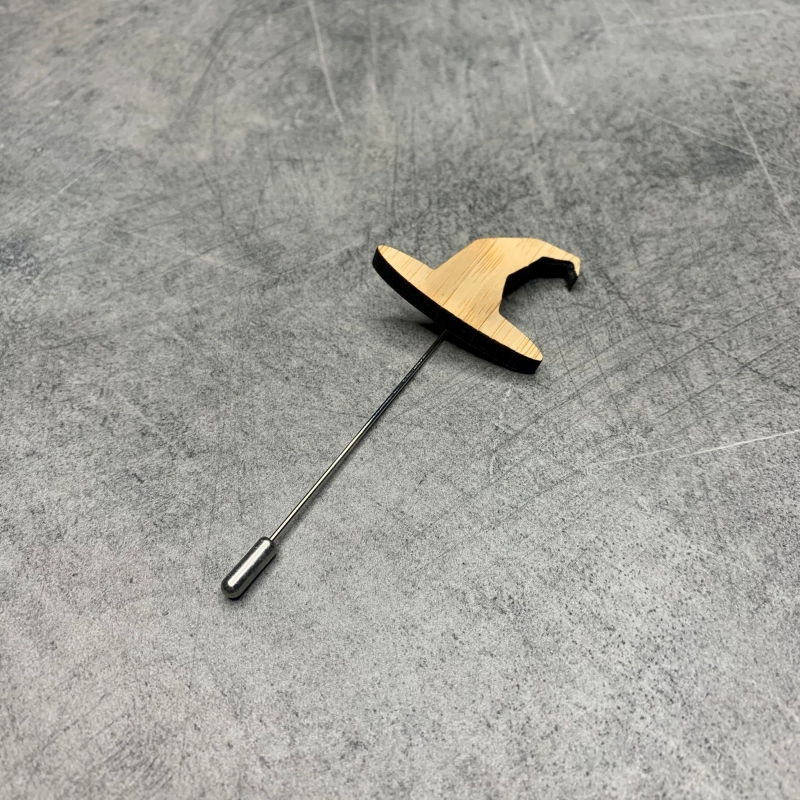 Dřevěná brož Čarodějnický klobouk 