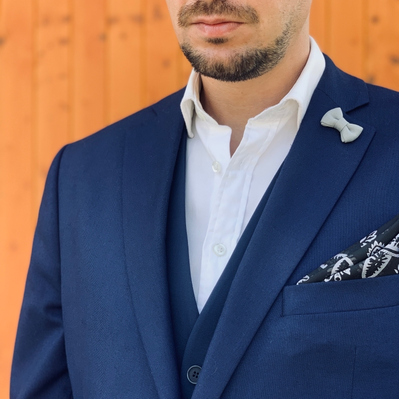 Šedá brož Motýlek