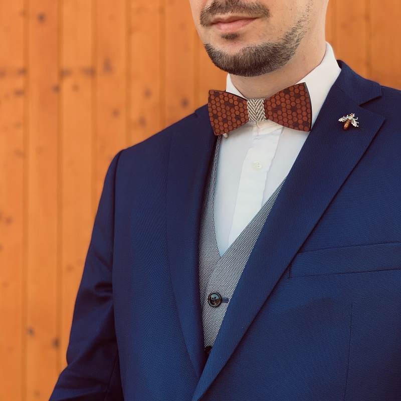 Brož Včelka s krystaly 