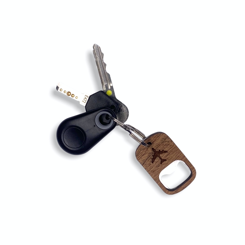 Dřevěná klíčenka Letadlo s otvírákem na pivo 