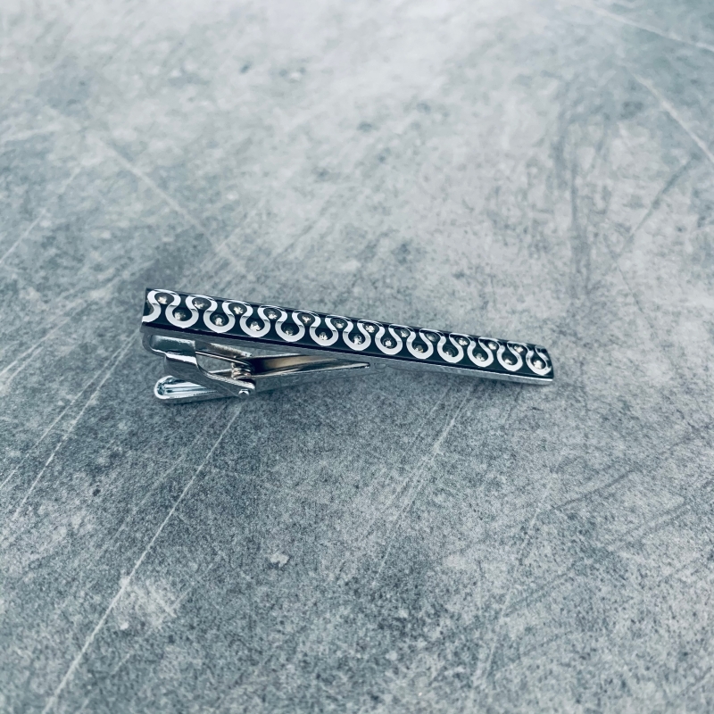 Stříbrno - černá spona na kravatu Snake