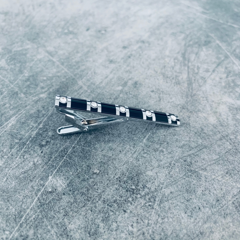 Stříbrno - černá spona na kravatu Ladder