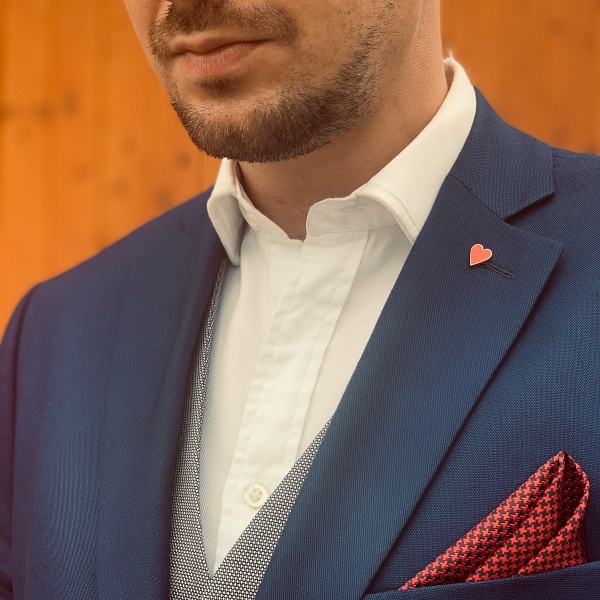 Brož - ozdoba klopy saka Karetní symbol Srdce