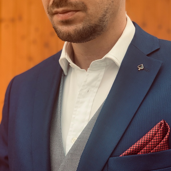 Brož - ozdoba klopy saka Karetní symbol Listy