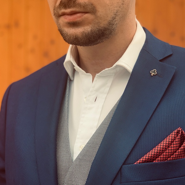 Brož - ozdoba klopy saka Karetní symbol Žaludy