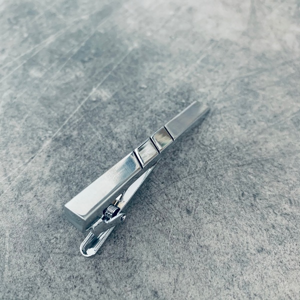Spona na kravatu 3 Incision