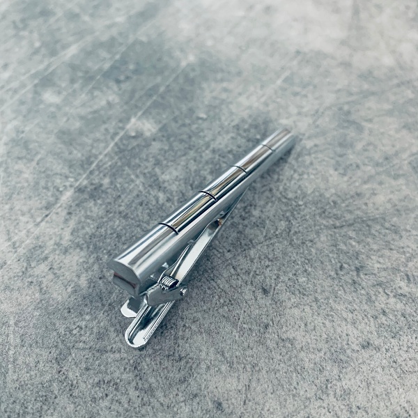 Spona na kravatu 4 Incision