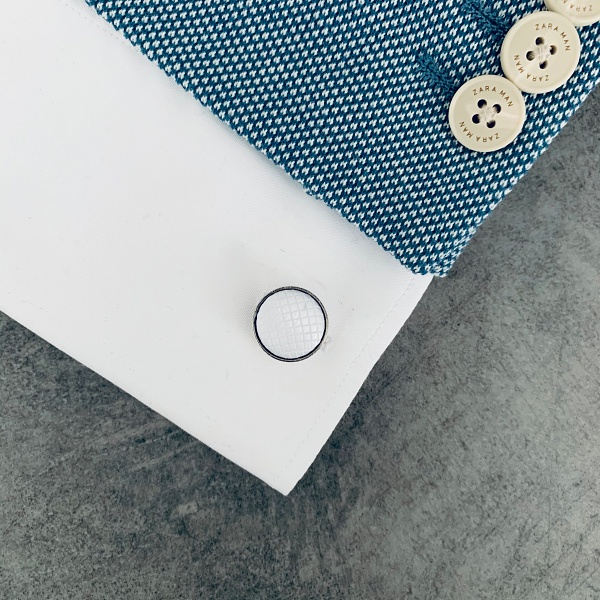 Bílý set kravata, motýlek, kapesník a manžetové knoflíčky Plaid