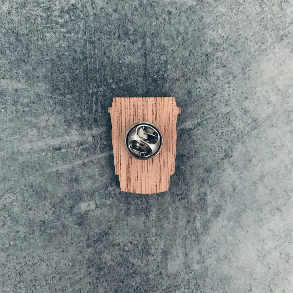 Dřevěná brož Káva v kelímku 