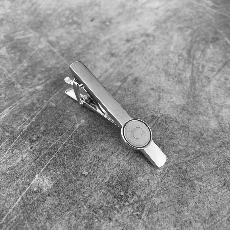 Stříbrný set - spona na kravatu a manžetové knoflíčky Iniciál C