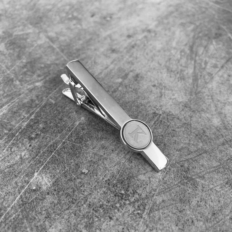 Stříbrný set - spona na kravatu a manžetové knoflíčky Iniciál K