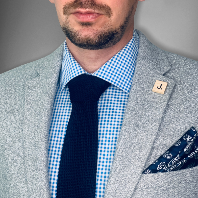 Brož Scrabble písmeno J