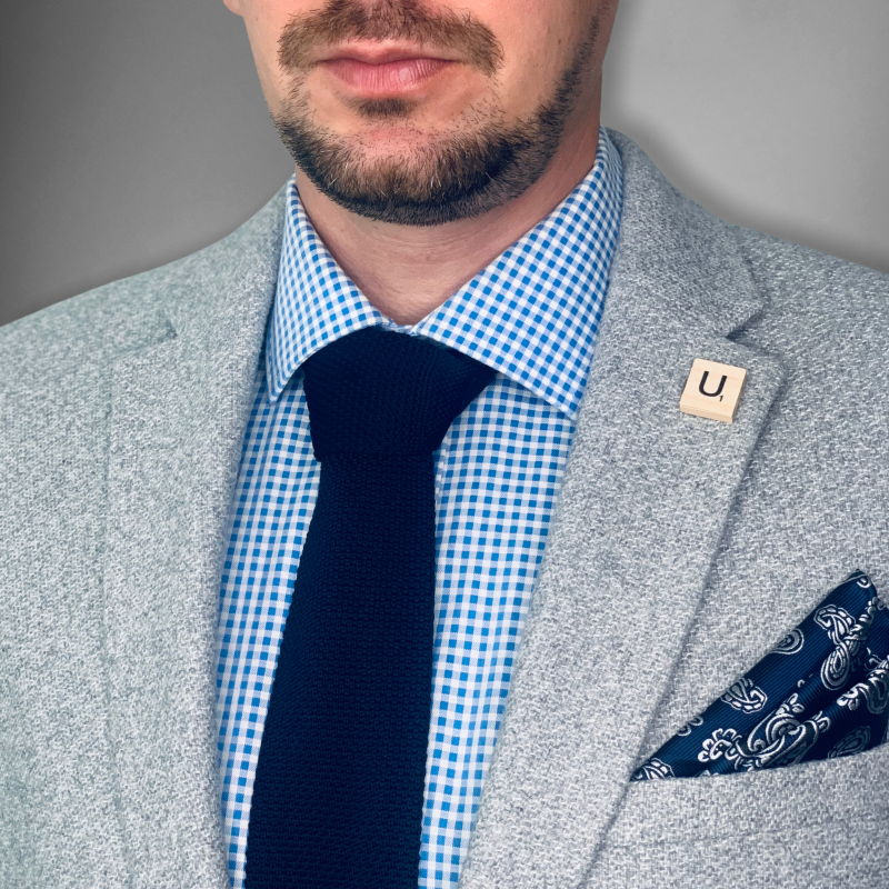 Brož Scrabble písmeno U