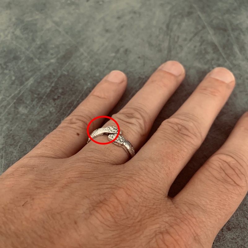 Stříbrno - černý prsten 2 Zmije - II. jakost