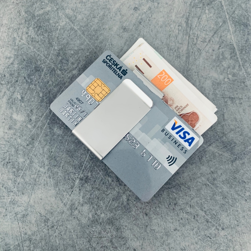 Stříbrná spona na peníze a karty