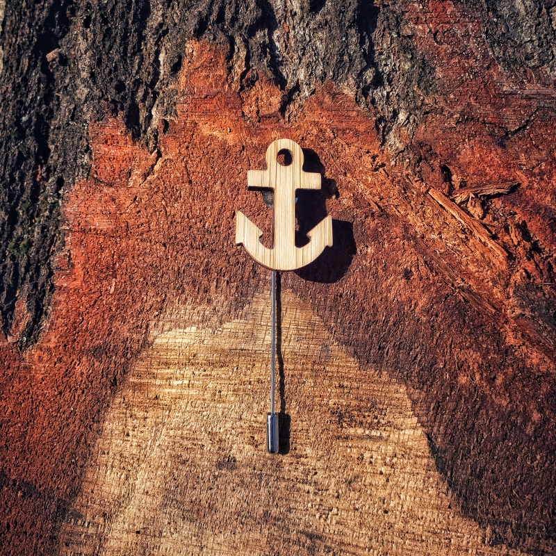 Dřevěná brož Kotva 