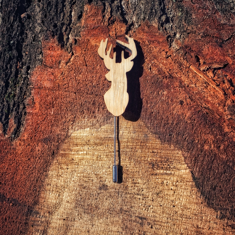 Dřevěná brož Jelen hlava 