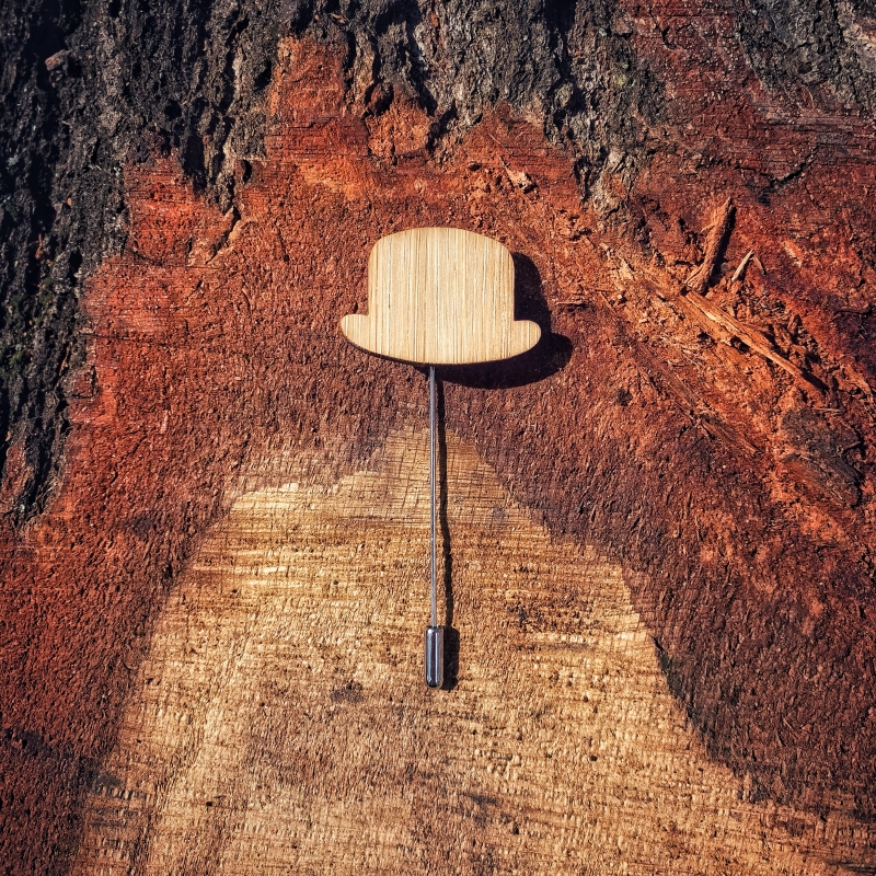 Dřevěná brož Buřinka 