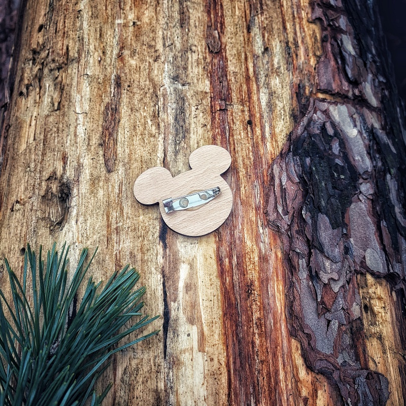 Dřevěná brož Mickey 