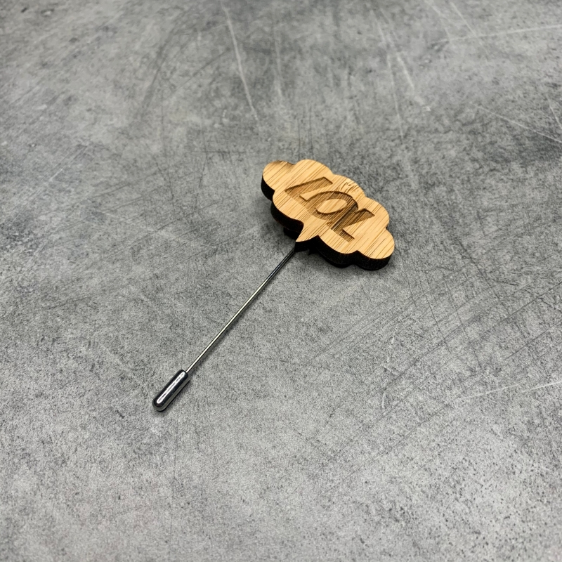 Dřevěná brož LOL